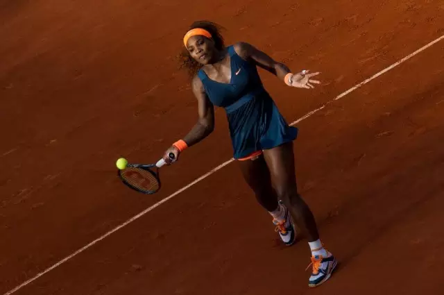 阿扎伦卡在德国队比赛中问鼎冠军，关键助攻引发热议！